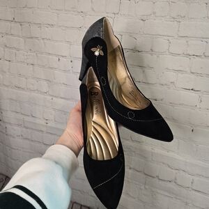 Bellini Black Velour Heels with Whimsical Buzzing Bee Embellishment Sz 12